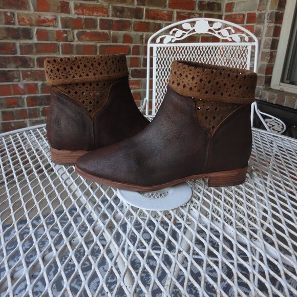 MICHAEL KORS Brown Leather "Sunny" Laser Cut Booties Size 7.5 - Picture 3 of 8